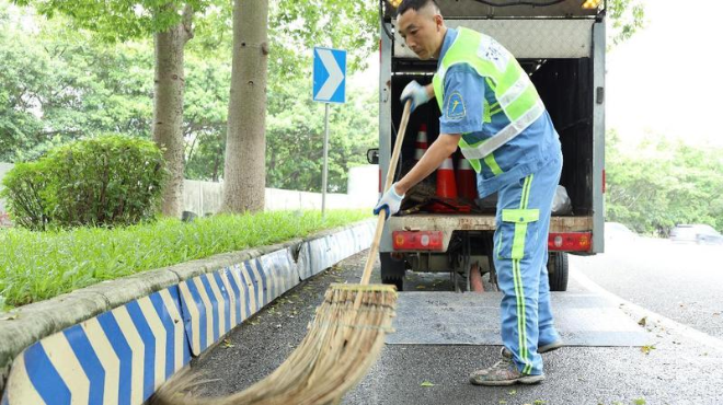 信息时报:广州城管退役军人·军心永驻②退役不退志,这些老兵在环卫